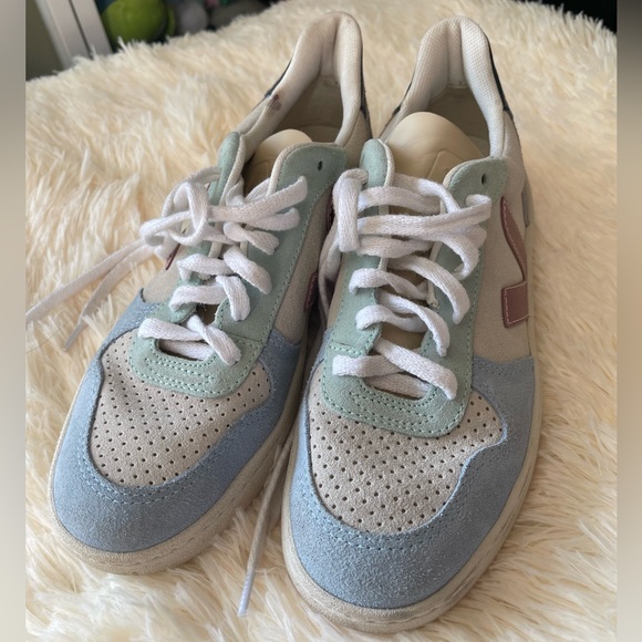 😍SOLD😍Veja V10 Suede Sneakers - Picture 1 of 5